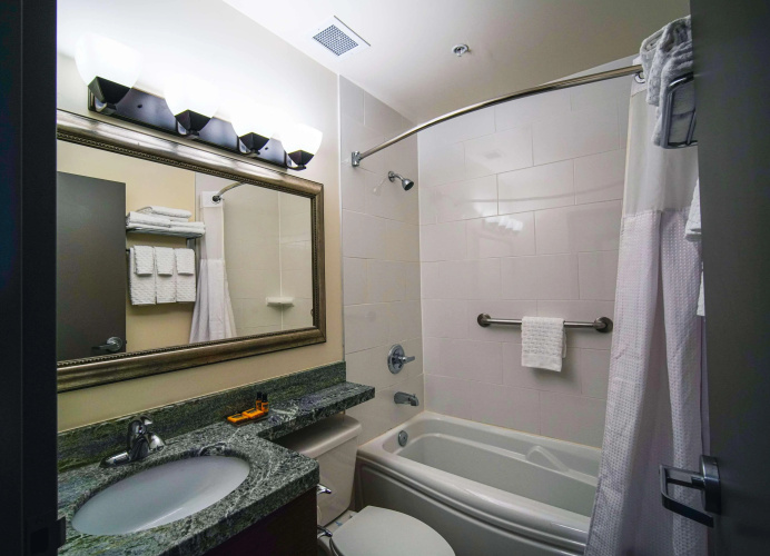 Best Western Plus Chocolate Lake Hotel photo 9