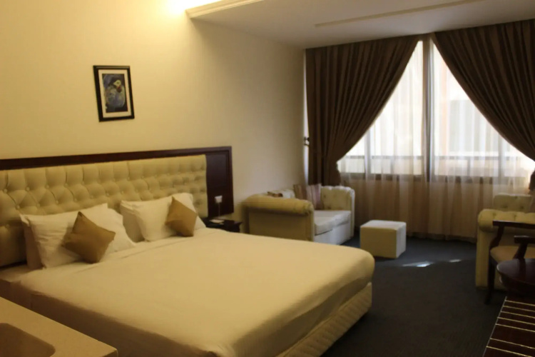 MidTown Hotel & Suites