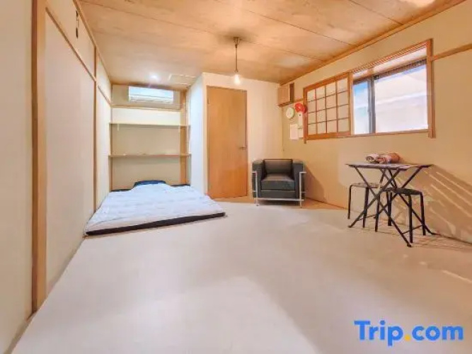 Private single room 2F with shared bath and toilet