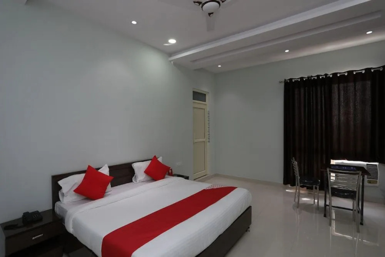 Oyo 18314 Hotel Kailash Mansarovar And Banquet Hall