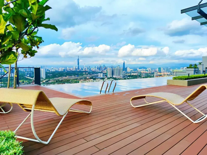 Maxine Suites