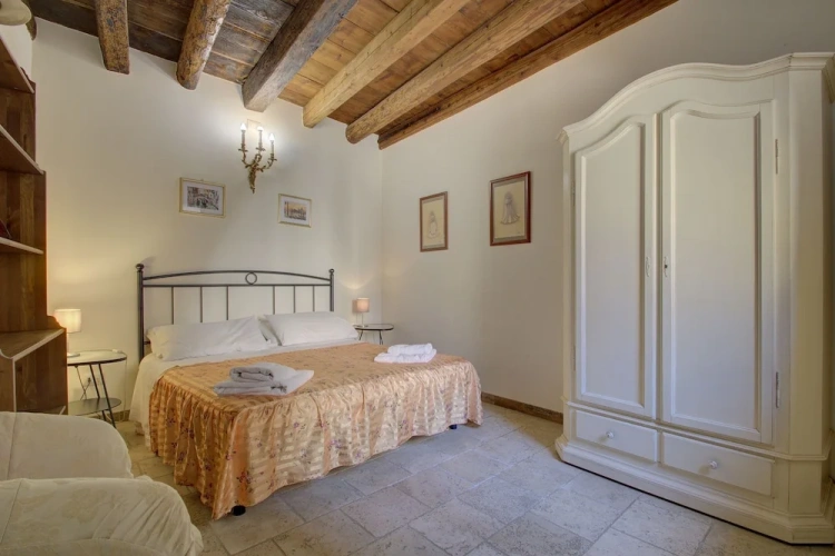 1 Bedroom Apartment with canal view