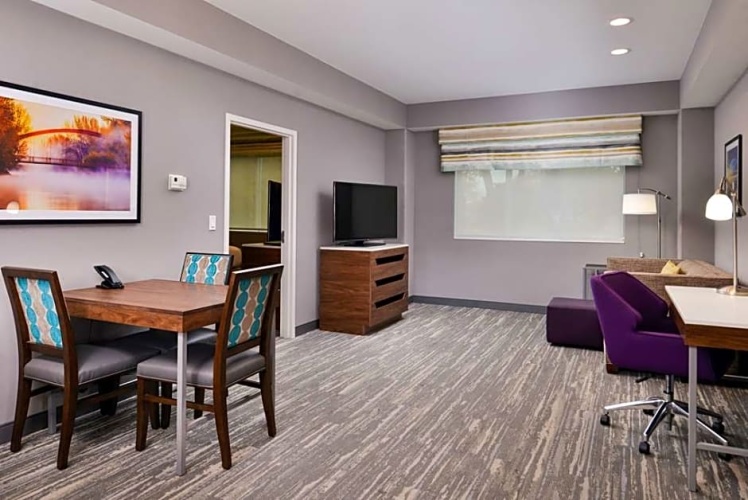 Deluxe Single Suite