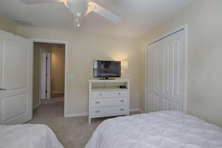 8925 Paradise Palms