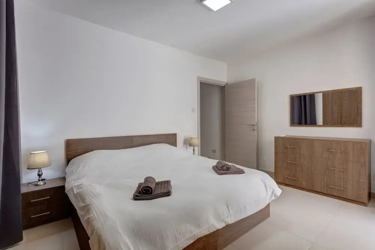 Centric and Modern Apartment Close to Amenities