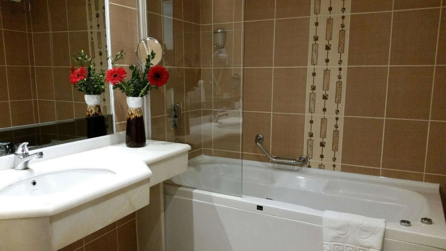 Adela Hotel