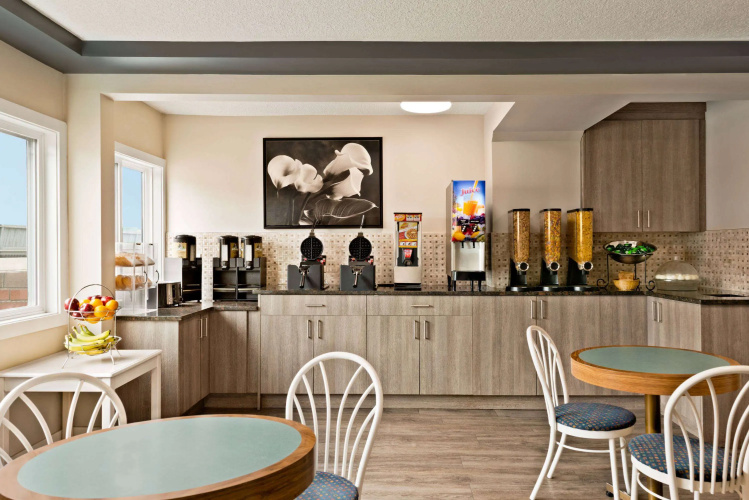 Travelodge By Wyndham Calgary South photo 17