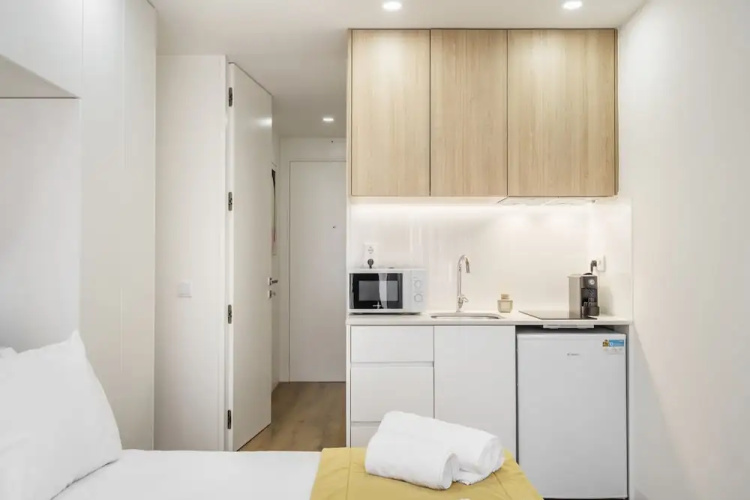 Santa Barbara Flat by Minhos Guest