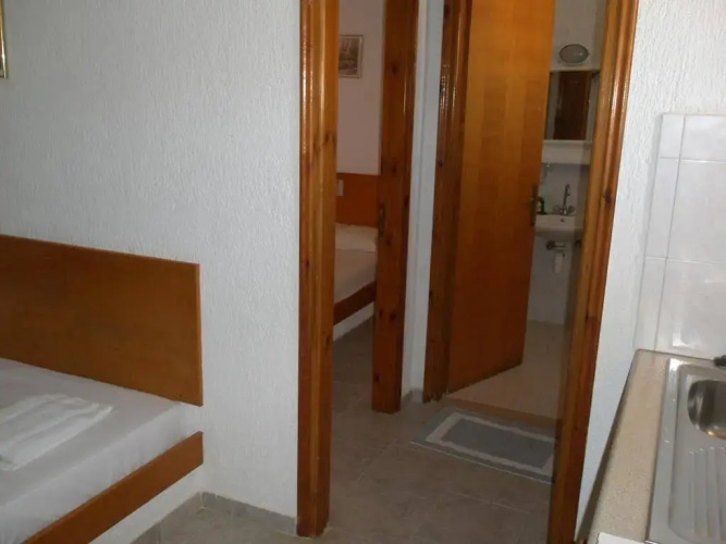Artemis Hotel
