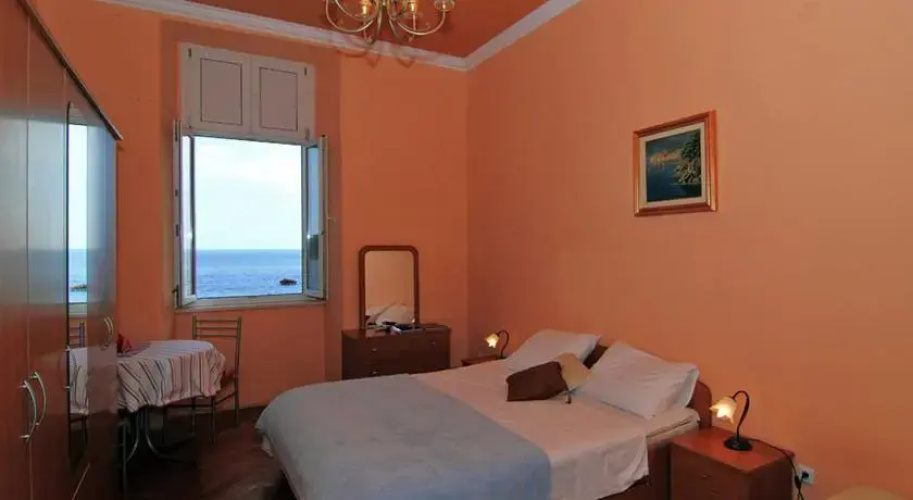Old Town Beachfront Apartment