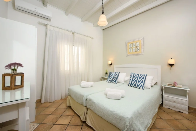 2 Bedrooms Apartment with balcony and with sea view