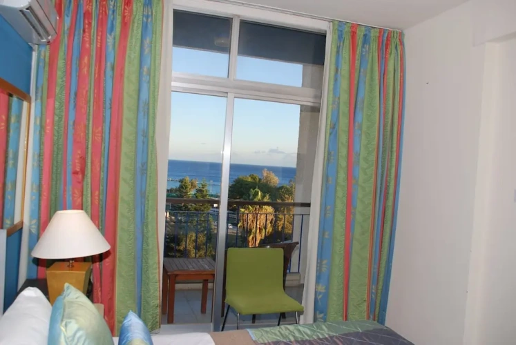 Standard room with balcony and with partial sea view