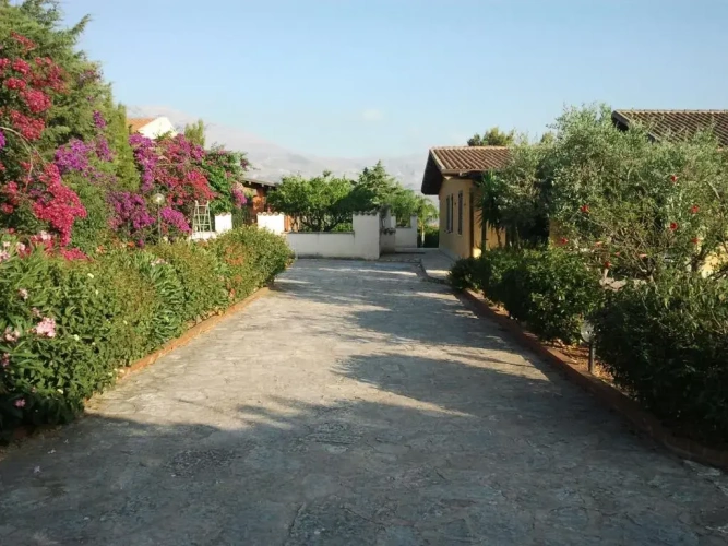 2 Bedrooms Cottage