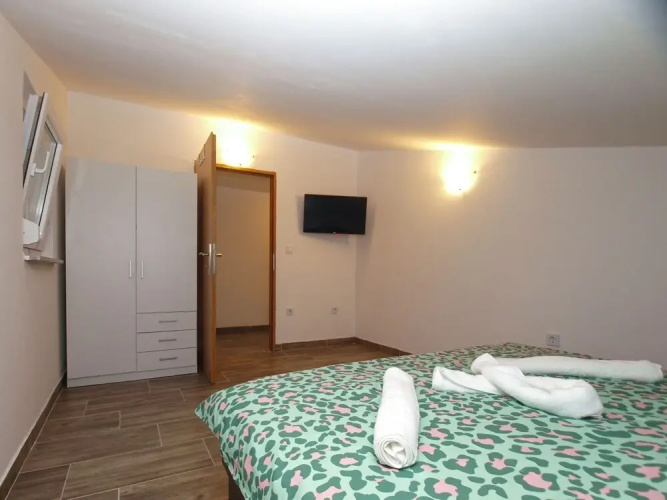 Apartment 1975