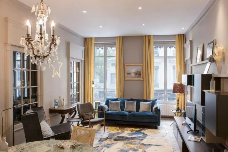 3 Bedrooms Apartment