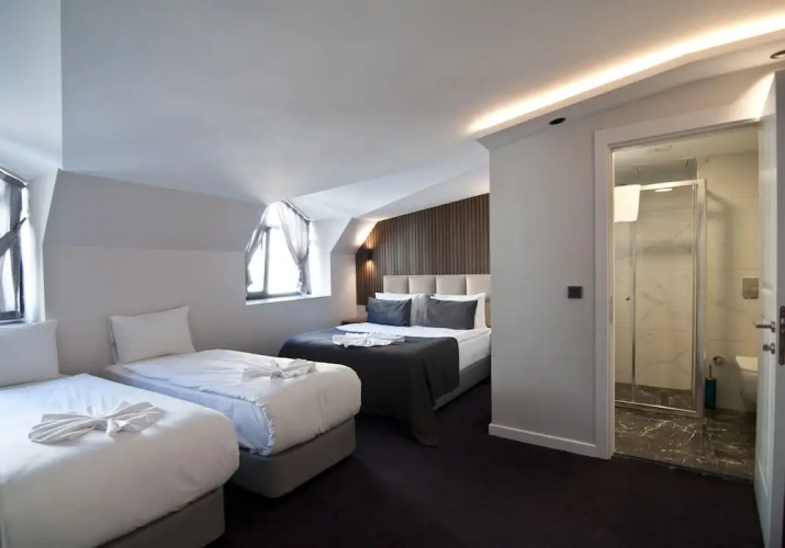 Deluxe Quadruple room