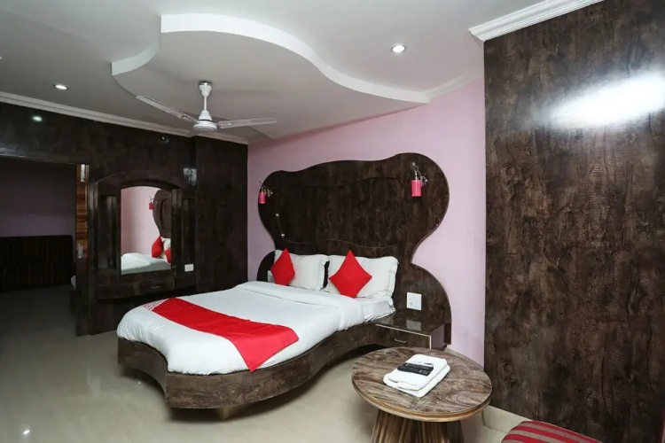 Hotel Benjamin by OYO Rooms