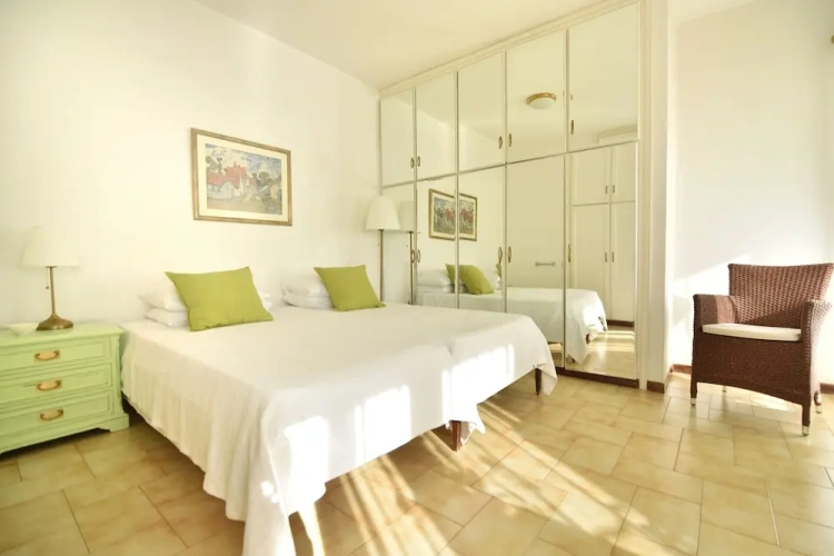 4 Bedrooms Villa