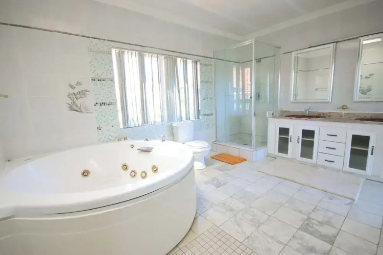 The Advocate Suites Manor