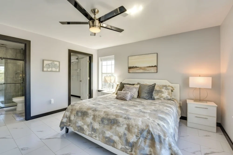 2 Bedrooms Apartment