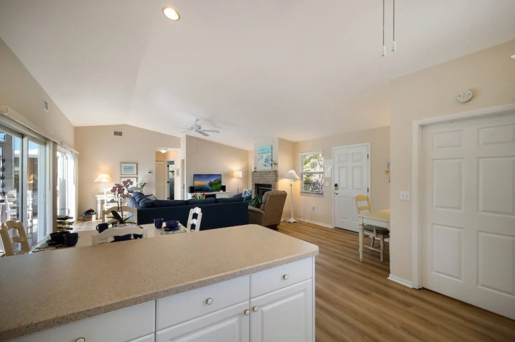 Holly Hideaway 2 Bedroom Home by RedAwning