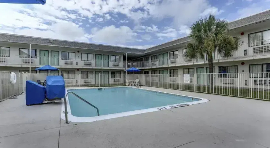 Rodeway Inn & Suites