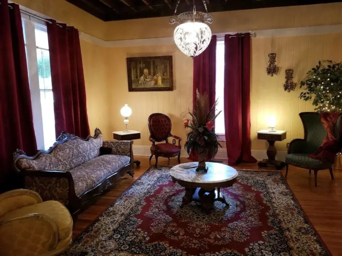 Pecan Terrace Inn