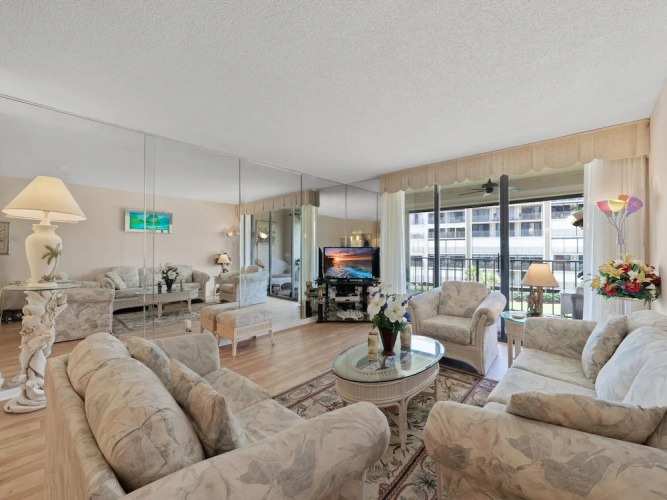 South Beach 302 by Vtrips
