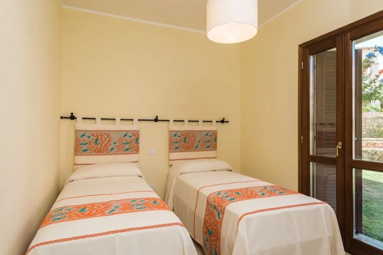 4 Bedrooms Apartment