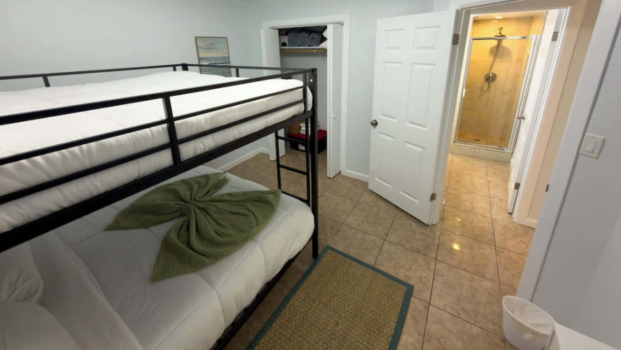 Sleeps 10 Direct Beach Heated Pool