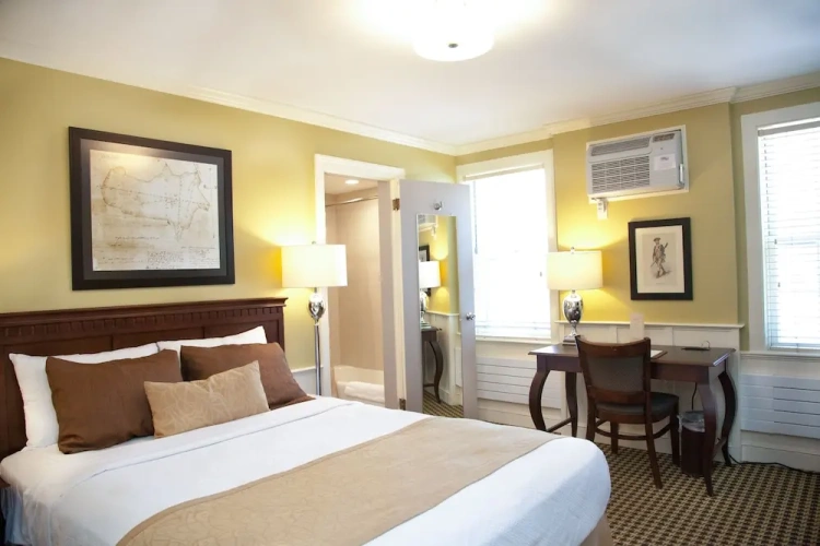 Prescott Wing Lower Level Double room