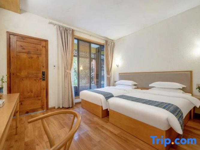 Standard Twin room with garden view