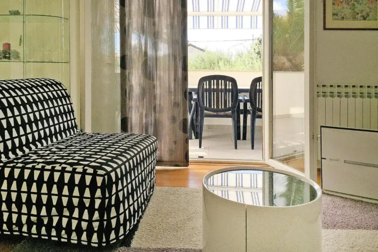 Apartment in Vir Near Jadro Beach