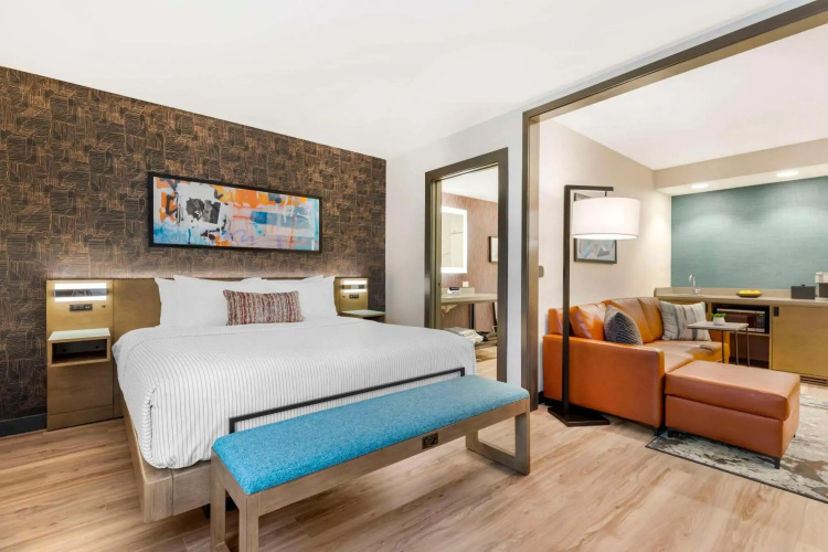 Cambria Hotel Denver Downtown RiNo