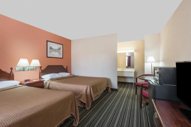 Days Inn - Lenox MA