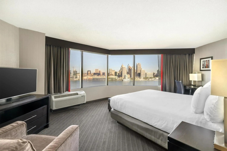 Best Western Plus Waterfront Hotel