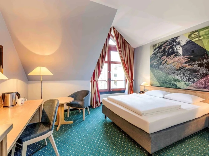 Standard Single room with street view