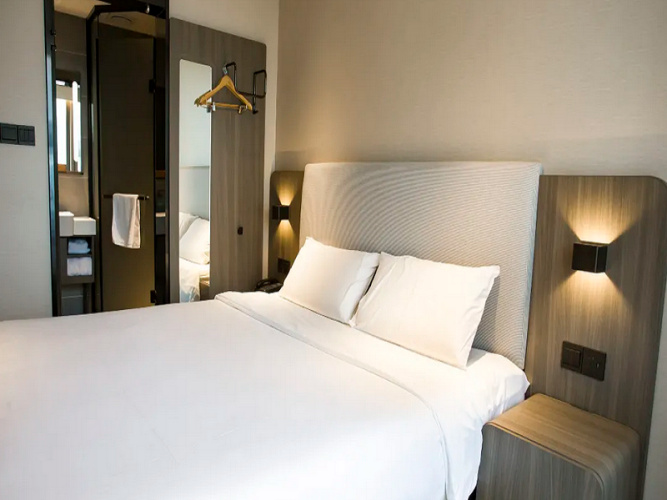 Standard Double room with street view