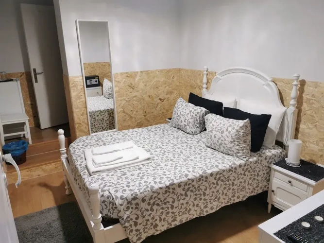 Economy room
