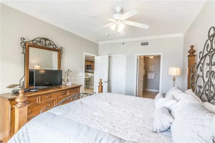 Seawind 502 - 3 Br condo by RedAwning