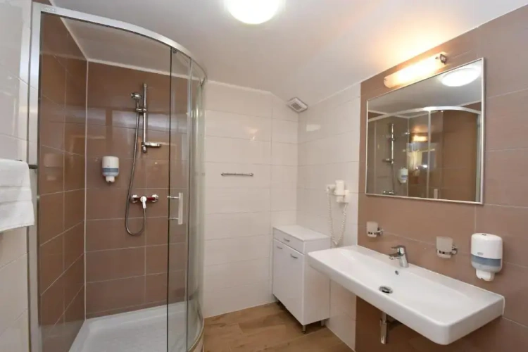 2 Bedrooms Apartment with mountain view