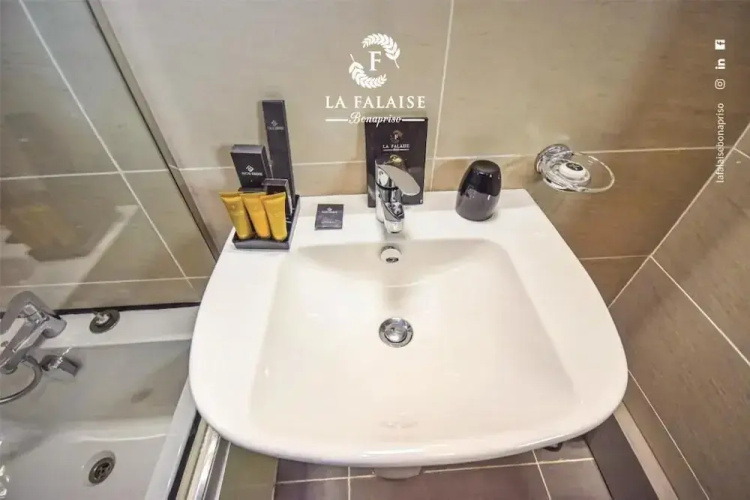 Hotel La Falaise Bonapriso