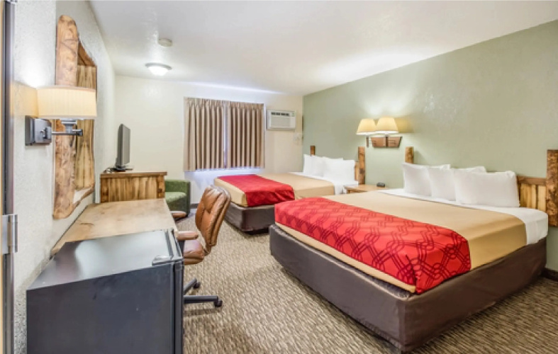 Econo Lodge Wall