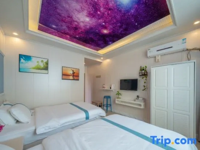 Standard Twin room with land view