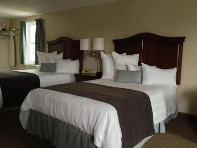 Holiday Hill Motor Inn