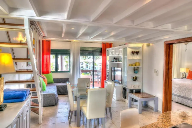 Neat 2 Bedroom Apartment Next to the Beach S-i401