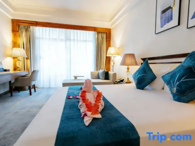 Royal Double Suite with balcony and with garden view