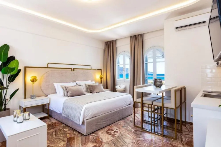 Pinelopi Beach Suites