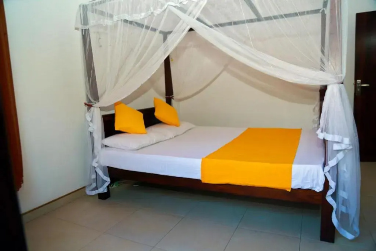 4 S Villa