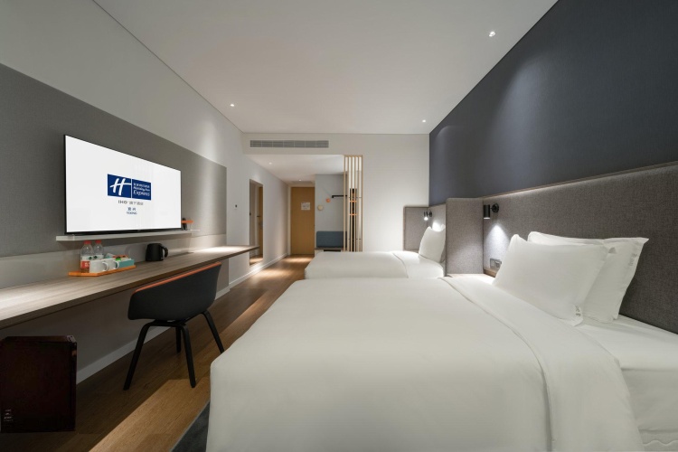 Standard Double room with city view